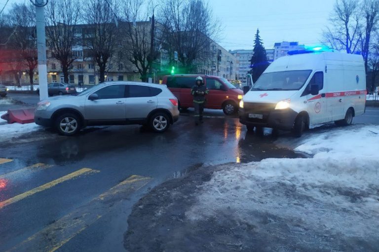 На Петербургском шоссе в Твери произошло ДТП с пострадавшими На Петербургском шоссе в Твери произошло ДТП с пострадавшими