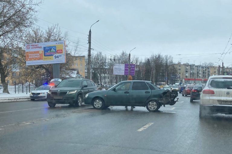 Женщина пострадала в ДТП на Волоколамском проспекте в Твери