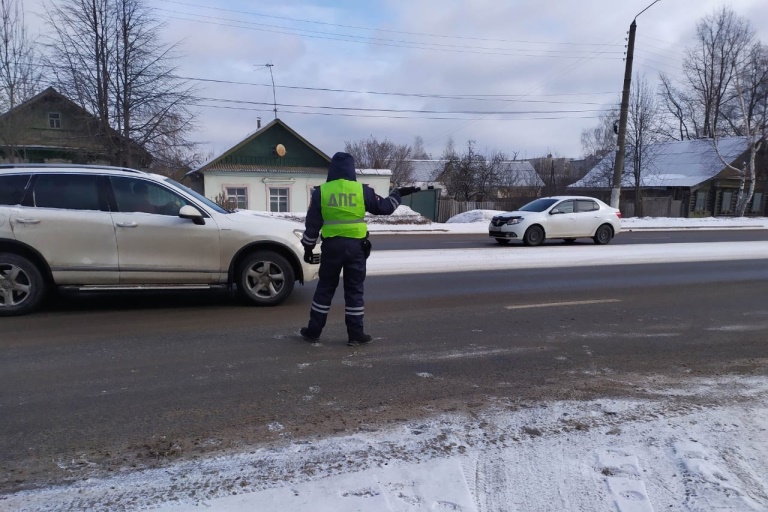 Тринадцать пьяных водителей остановили за сутки в Тверской области сотрудники ГИБДД