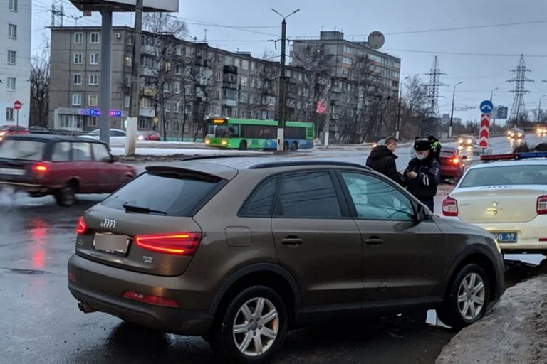 Тверской предприниматель брызнул перцовкой в салон машины с малолетним ребенком