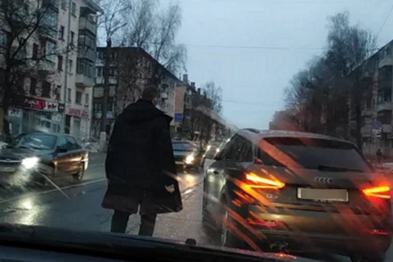 Тверской предприниматель брызнул перцовкой в салон машины с малолетним ребенком