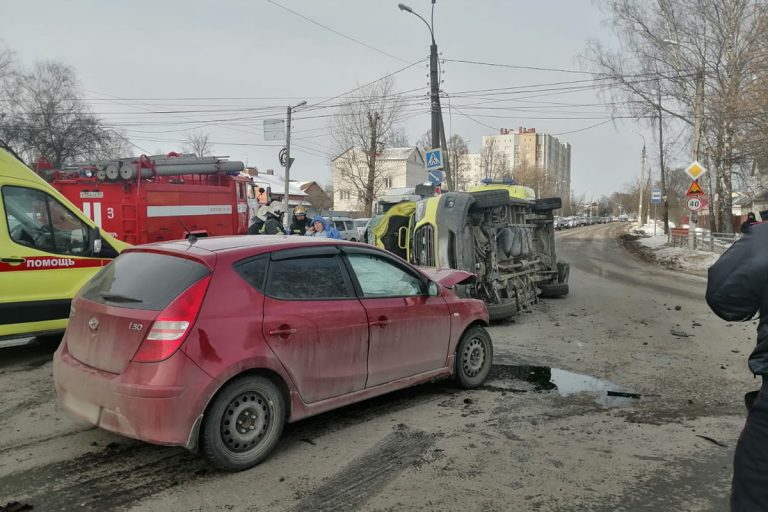 Опубликовано видео ДТП с участием "скорой" в Твери