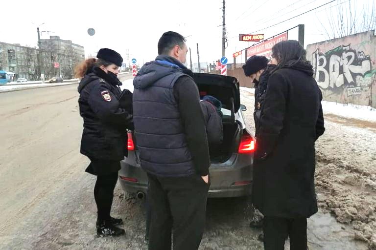 Сотрудники ГИБДД нашли наркотики в цветочном горшке с керамзитом у водителя из Тверской области