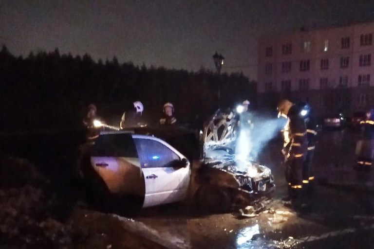 Ночью в Твери сгорел автомобиль LADA Granta