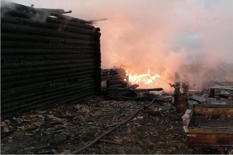Мужчина и женщина погибли при пожаре в Тверской области