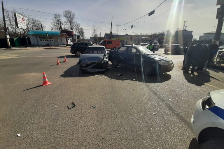 На проспекте Корыткова в Твери произошло ДТП с пострадавшими