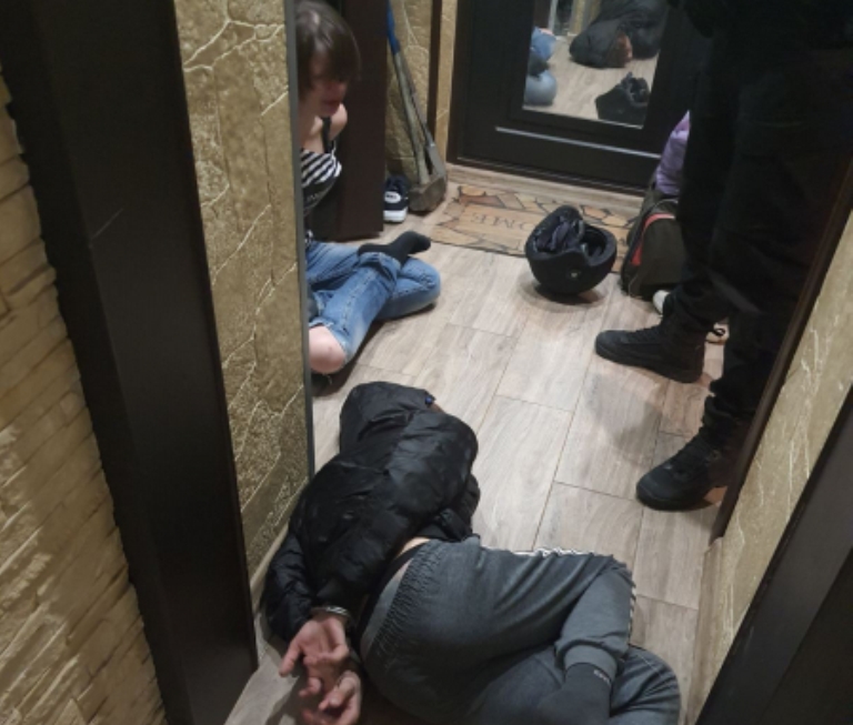 На Паши Савельевой в Твери полицейские и спецназ прикрыли наркопритон