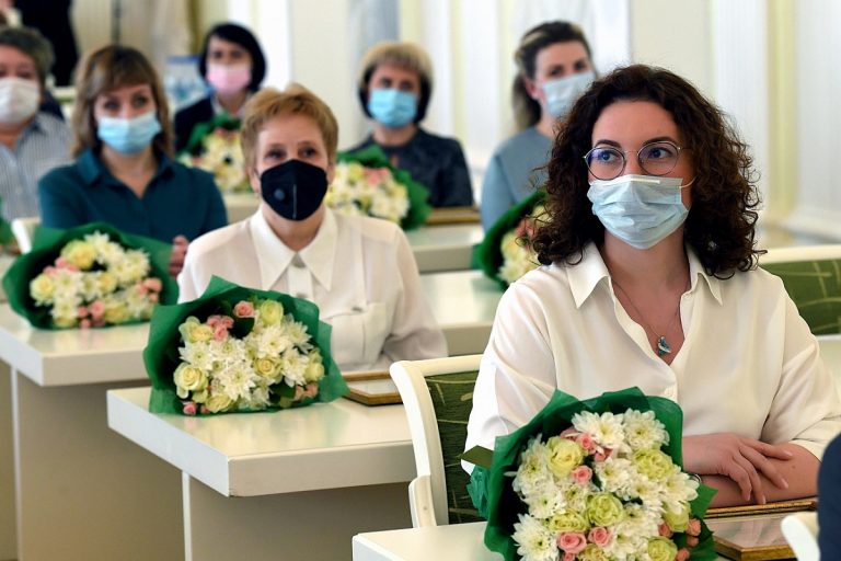 Игорь Руденя наградил сотрудников скорой медицинской помощи Тверской области