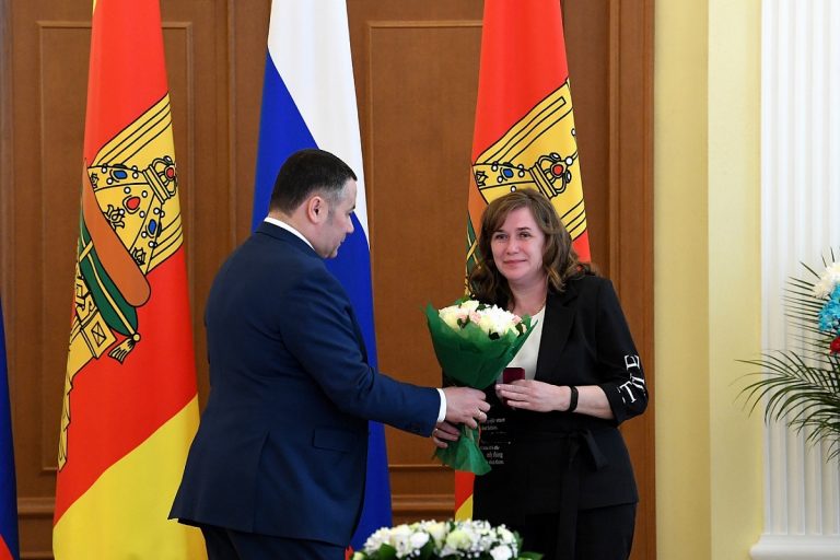 Игорь Руденя наградил сотрудников скорой медицинской помощи Тверской области