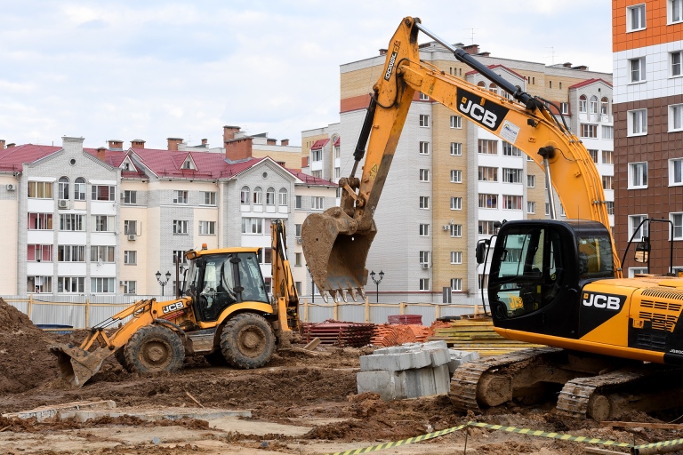 В Твери губернатор Игорь Руденя проинспектировал строительство детского сада на улице Склизкова