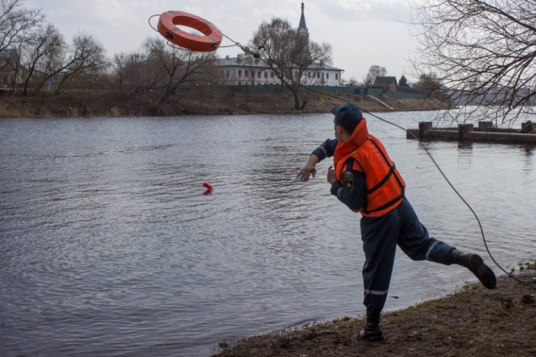 В Тверской области прошли учения МЧС по борьбе с весенним паводком