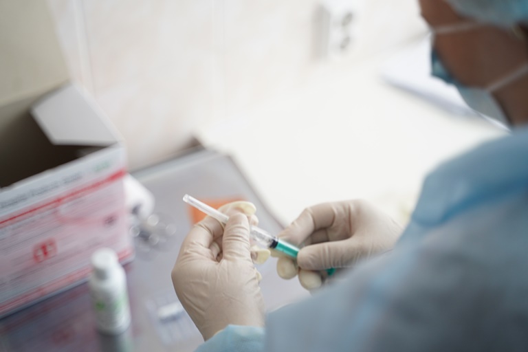 На 12 апреля вакцину от коронавируса получили 89809 жителей Тверской области