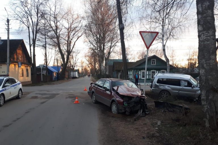 ДТП в Осташкове: пострадал водитель автомобиля Volkswagen