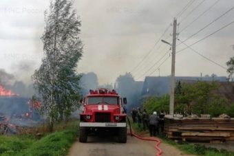 В деревне под Вышним Волочком горели три постройки