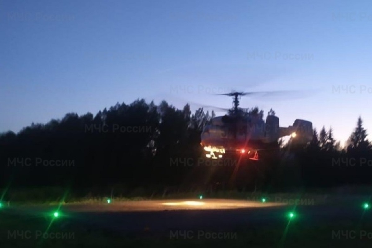 Тяжелобольного пациента доставили вертолетом из Бежецка в Тверь