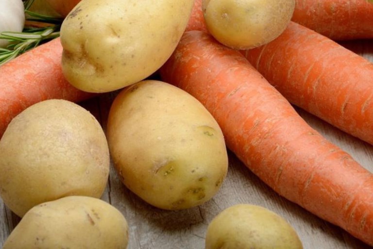 В Тверской области за неделю резко подорожали конфеты, морковь и картофель