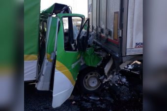 Водителя Газели зажало в машине после ДТП на трассе М-10 в Тверской области