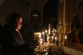 Игорь Руденя встретил праздник Пасхи вместе с прихожанами Воскресенского кафедрального собора Твери