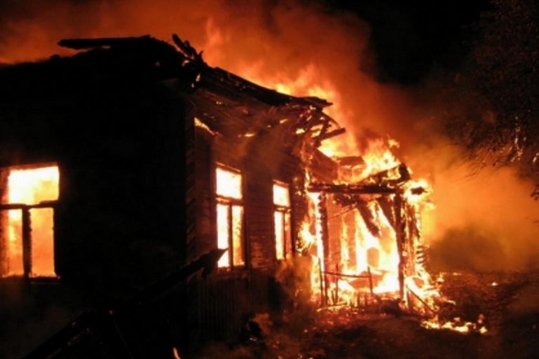 В Тверской области мужчина погиб в собственном доме во время пожара