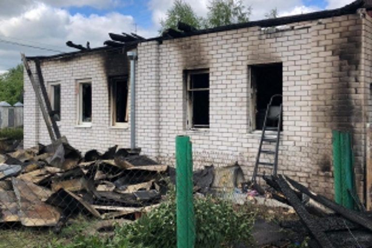 Обстоятельства гибели двух человек на пожаре в Твери выясняют следователи