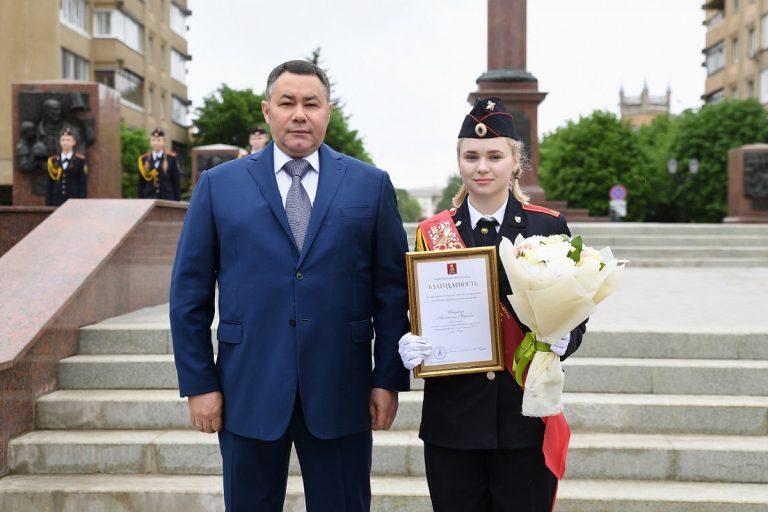 В школах Твери проходят последние звонки