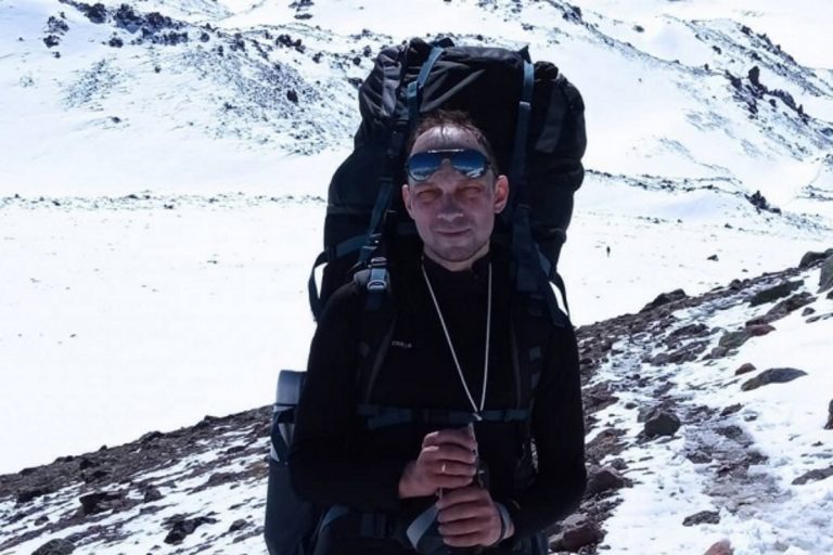 Тела замерзших людей найдены альпинистом из Твери на Эльбрусе