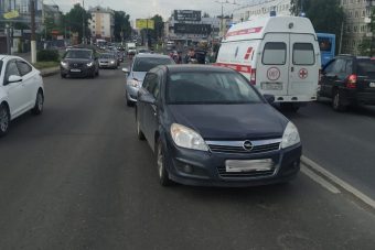 Три водителя пострадали в столкновении двух автомобилей на Южном мосту в Твери