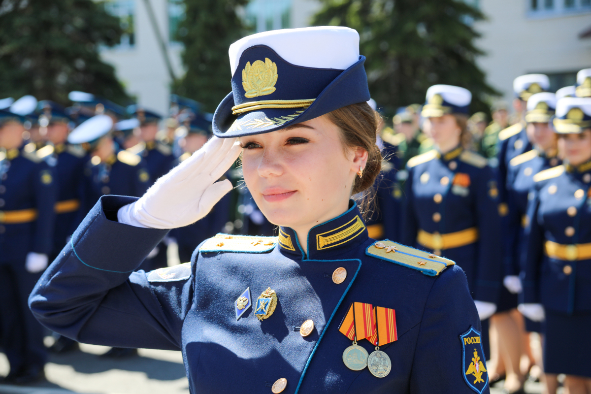 Впервые в Твери прошел выпуск девушек-курсантов академии ВКО