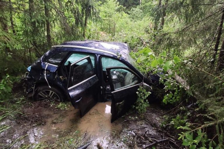 Смертельное ДТП в Тверской области: водитель погиб в искореженной Audi