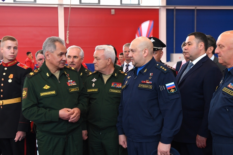 Сергей Шойгу и Игорь Руденя посетили Тверское суворовское военное училище