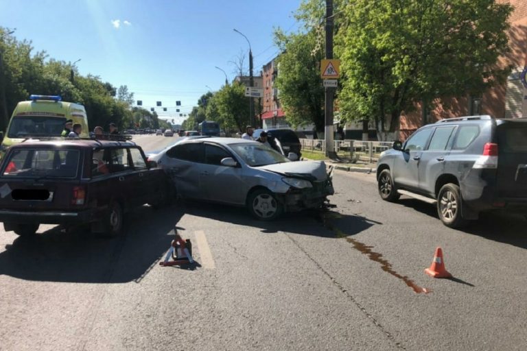 Тройное ДТП произошло на проспекте Победы в Твери