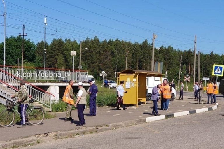 Опубликовано видео столкновения поезда и легковушки, унесшего жизни семьи из Тверской области