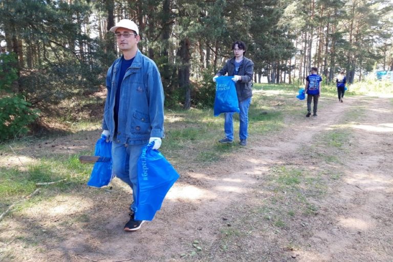 В государственном заказнике "Троеручица" в Тверской области прошел субботник