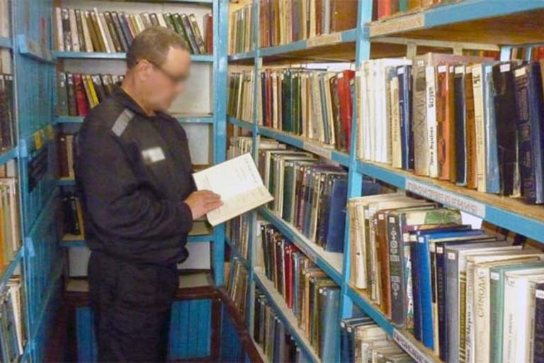 В Тверской области составили рейтинг стихов, популярных среди осужденных