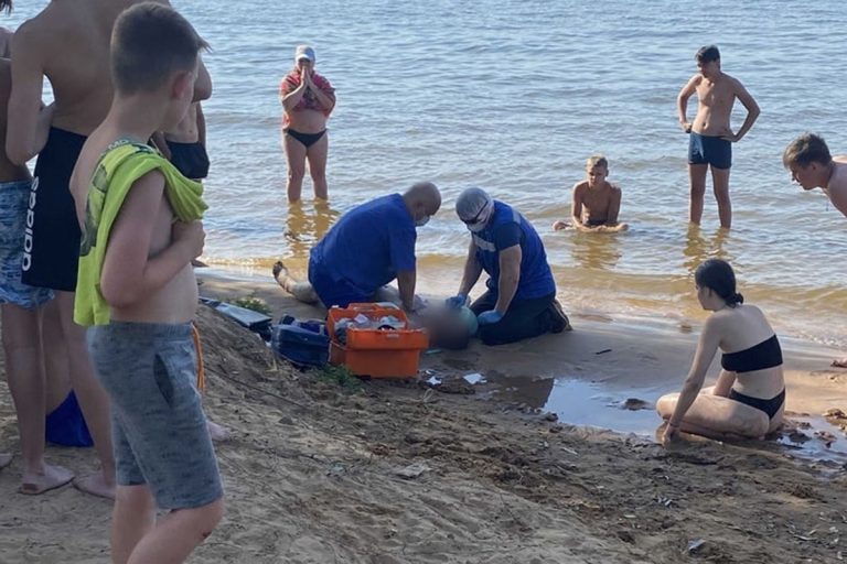 В Тверской области более получаса медики пытались спасти утонувшего юношу