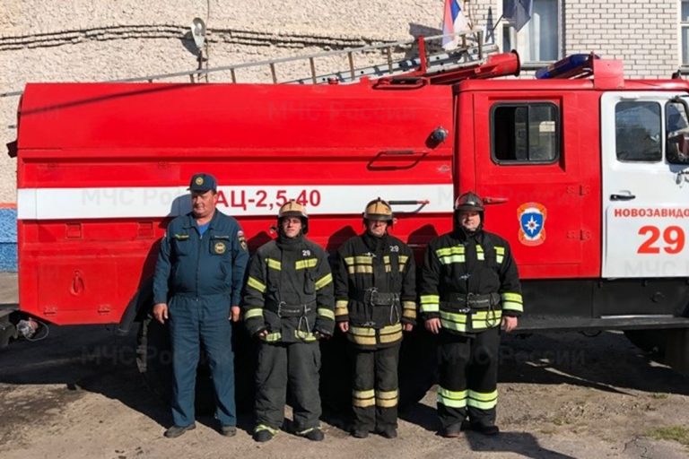 Двоих человек спасли их горящей квартиры в Тверской области
