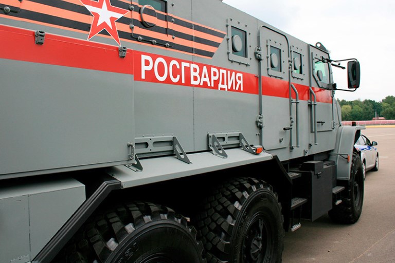 По автодорогам Тверской области до конца месяца будут двигаться воинские колонны с автобронетехникой