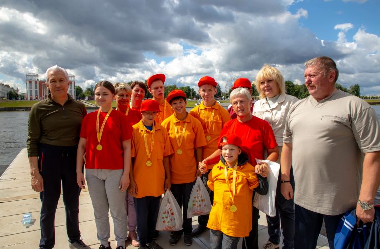 Советник Президента и руководитель тверских добровольцев поддержали участников фестиваля гребли