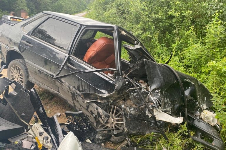 Два человека пострадали в лобовом ДТП под Тверью