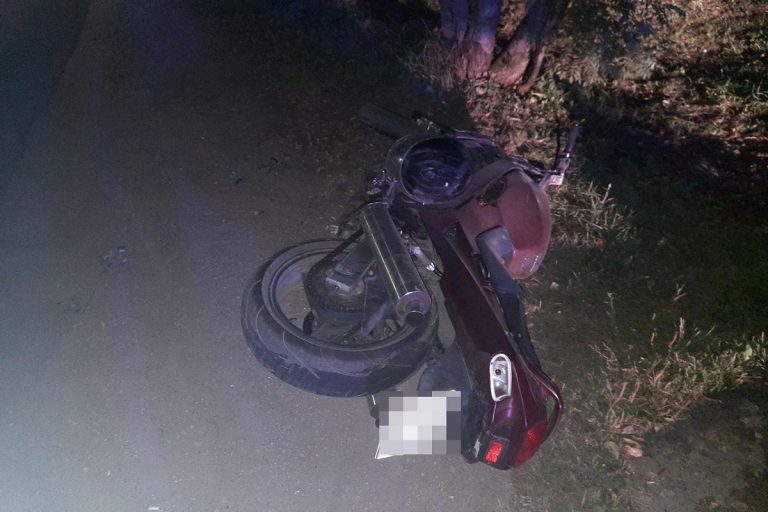 Житель Вышнего Волочка травмировался при падении с мотоцикла