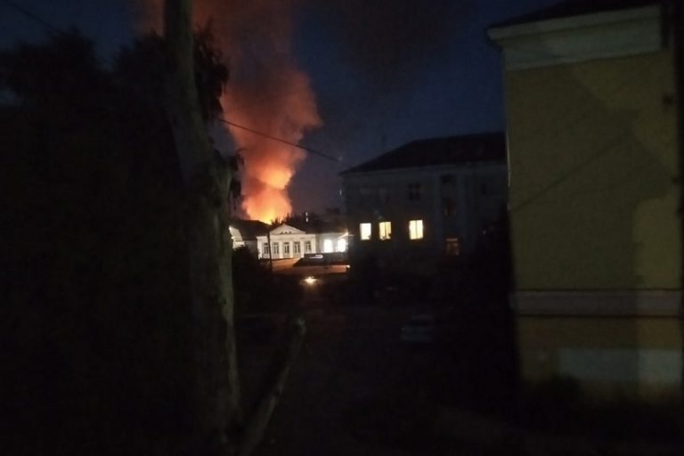 Прошедшей ночью в Ржеве сгорел деревянный сарай