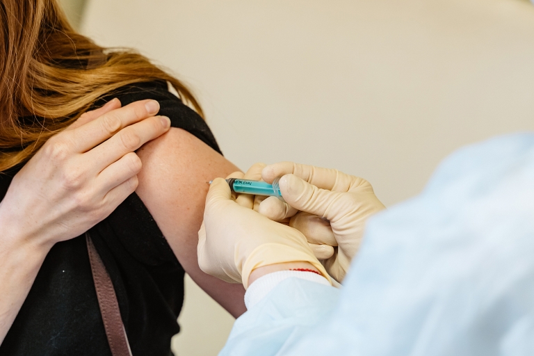 Свыше 720 тысяч жителей Тверской области сделали прививку против COVID-19
