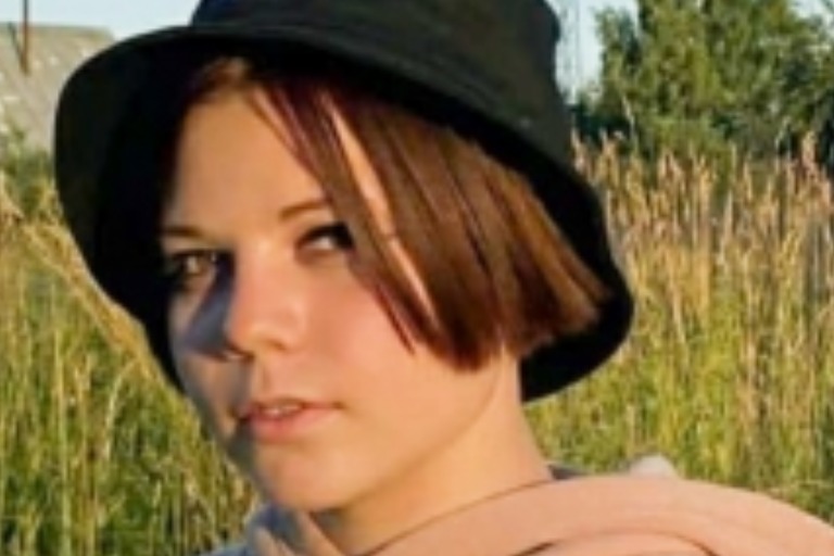 В Тверской области пропали две 15-летние девочки-подростка с бордовыми и фиолетовыми волосами