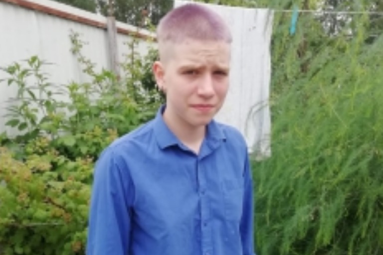 В Тверской области пропали две 15-летние девочки-подростка с бордовыми и фиолетовыми волосами