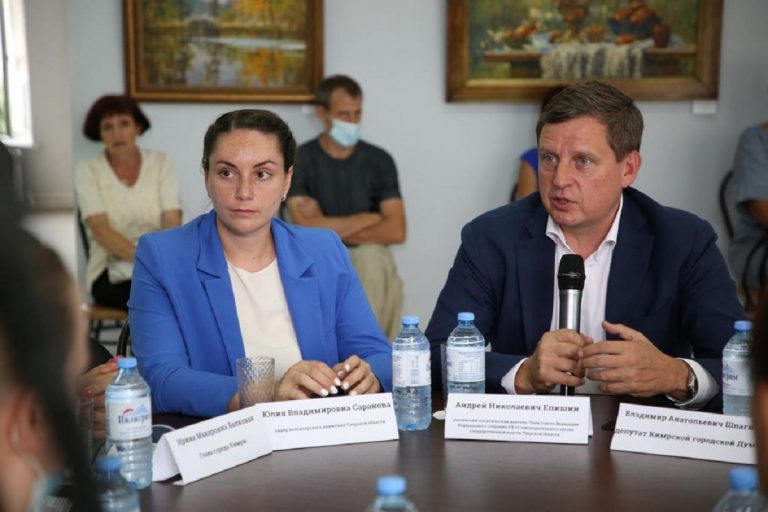 Юлия Саранова и Андрей Епишин помогли многодетной семье из Кимр