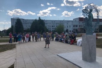В Южном торжественно открыли арт-объект «Счастье материнства»