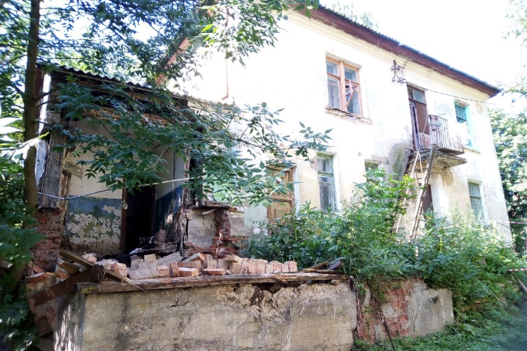 Стена общежития обрушилась в Ржеве Тверской области