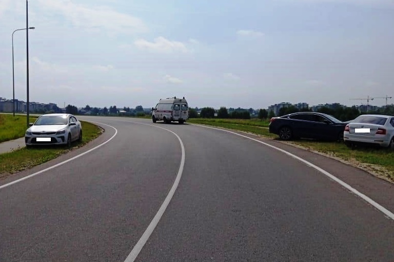 В Тверской области водитель устроил ДТП с пострадавшим, выехав на полосу встречного движения