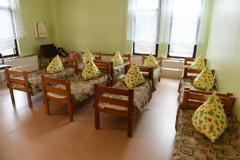 Семьи, пострадавшие от урагана в Андреаполе, могут отдать детей в круглосуточную группу