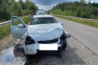 Два человека пострадали при столкновении легковушек в Бологовском районе